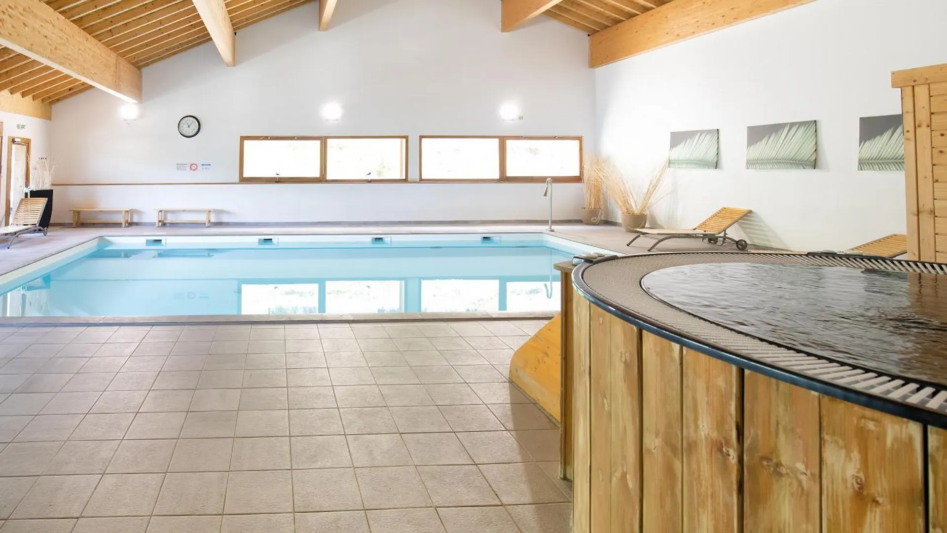 Apartment Hameau 8 002 - SPA & PISCINE appartement 4 pers Orelle France